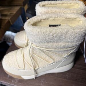 Cream Sherpa Winter Boots New Tags